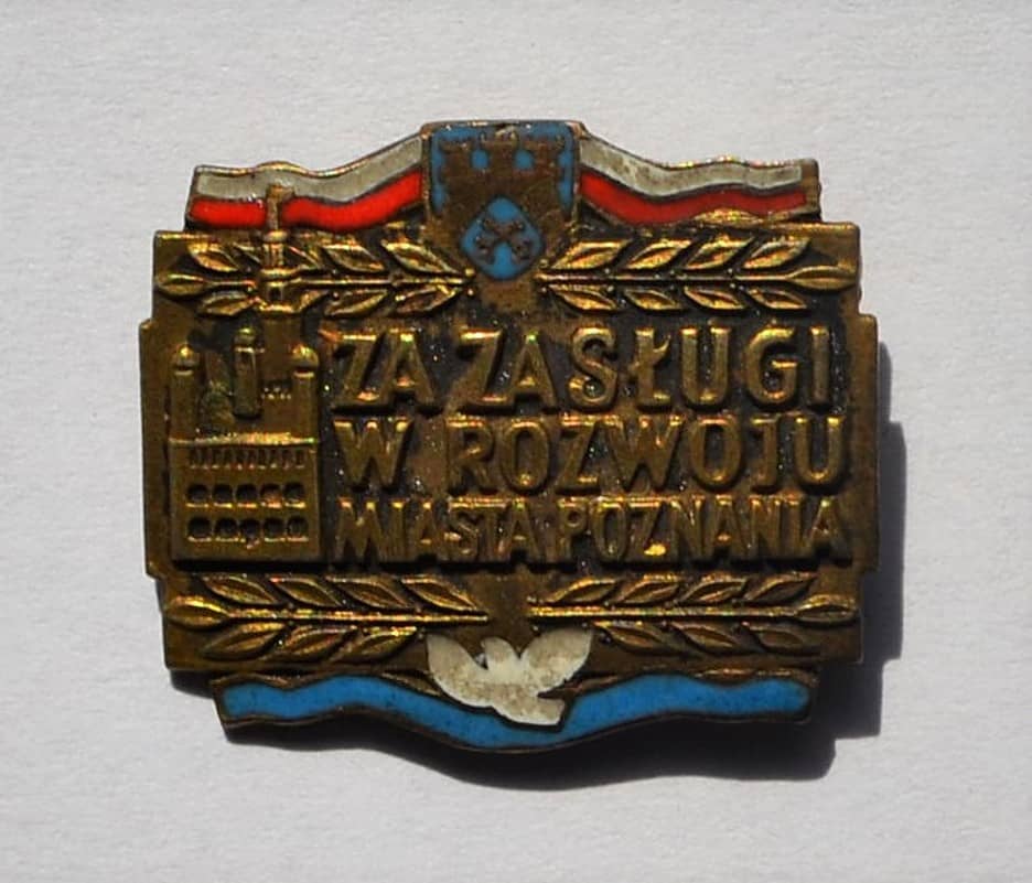 Odznaka Zbigniewa Orywała: Złota Odznaka Honorowa za Zasługi w Rozwoju miasta Poznania 1958 (sygn. MRW-RN/357).